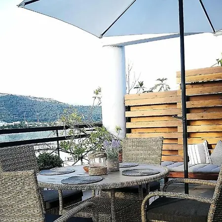 Port View Suites 2 *